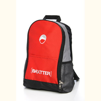 Mochila personalizada vermelha e preta com logo bordado